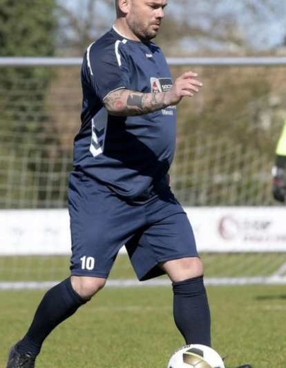 Sneijder reaparece y preocupa por su nuevo aspecto: no parece él