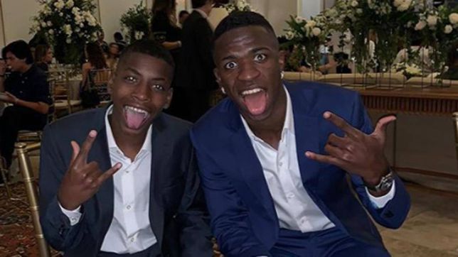 Vinicius y su hermano Netinho