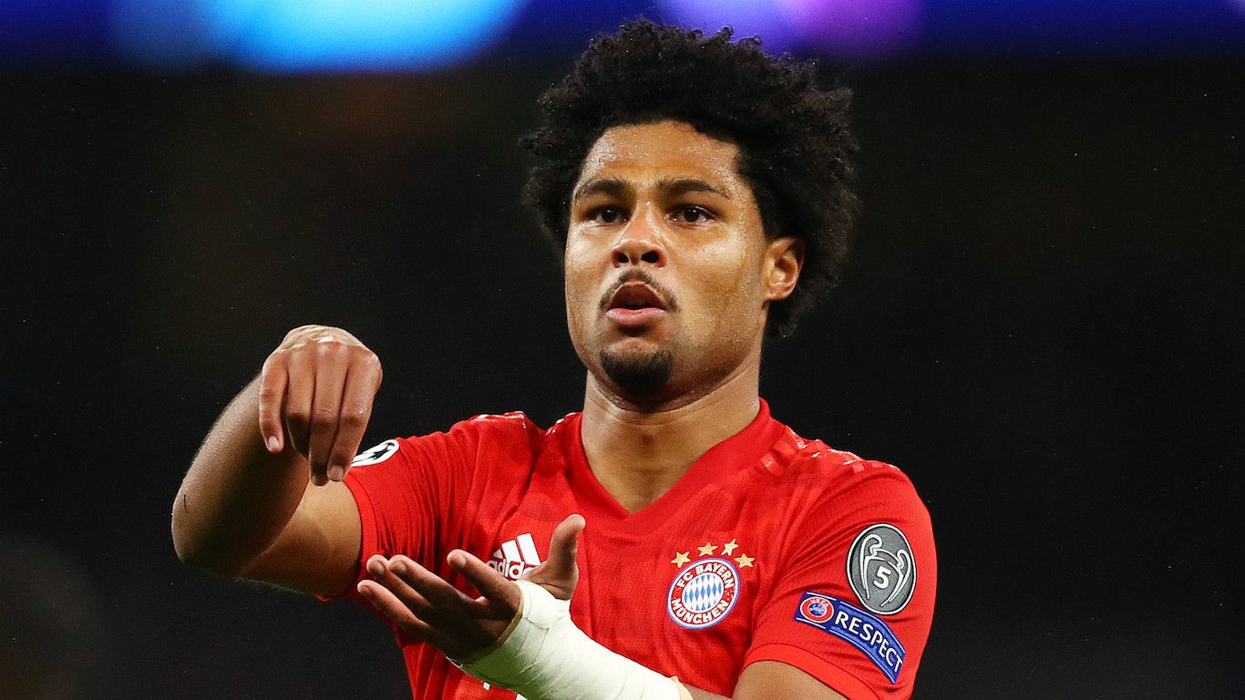 Serge Gnabry en un partido con el Bayern de Munich