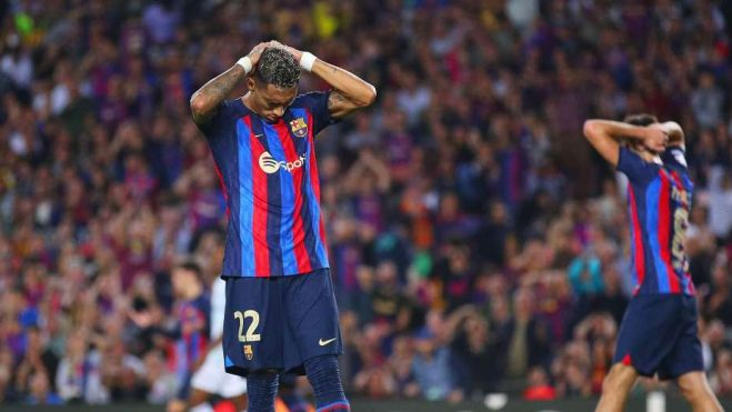 Los jugadores del Barça se lamentan Los jugadores del Barça se lamentan