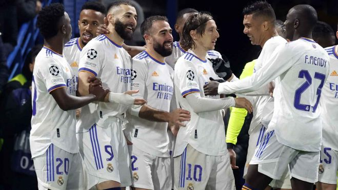 El Real Madrid celebra en equipo uno de los goles anotados al Chelsea