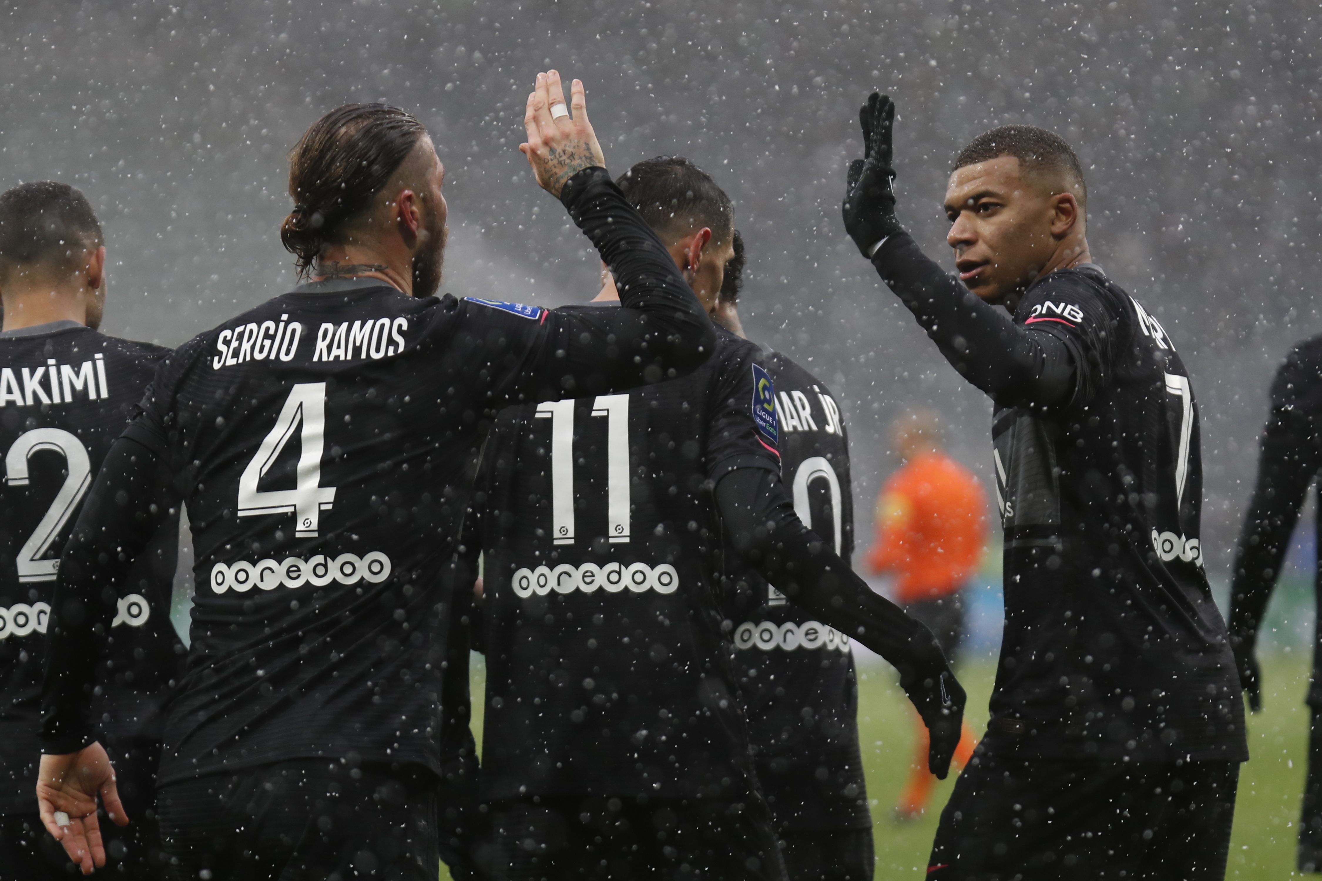 Ramos y Mbappé salvaron un punto para el PSG