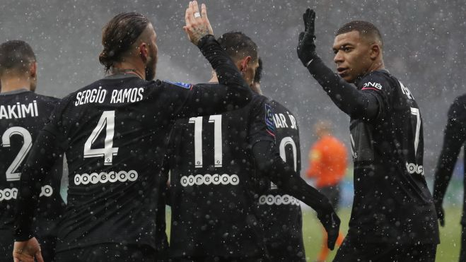 Ramos y Mbappé salvaron un punto para el PSG