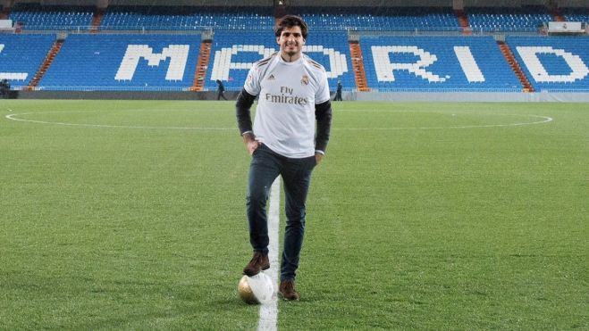 Carlos Sainz con la camiseta del Real Madird 