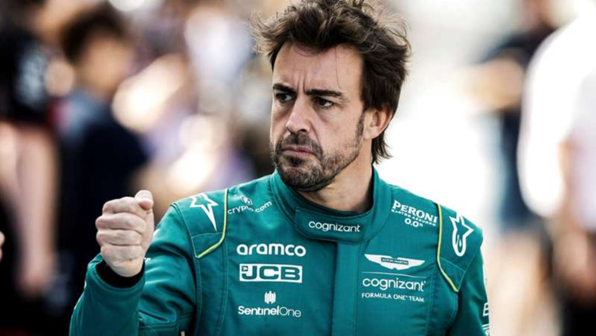 Fernando Alonso, cazado con la camiseta del Real Madrid antes del GP de Bahréin