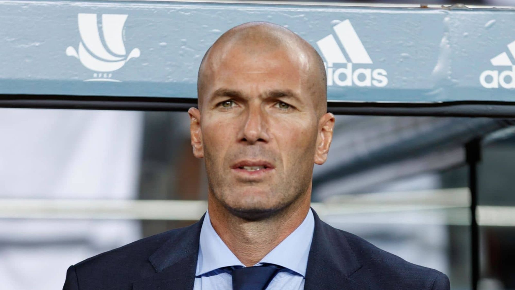 Zidane regresará a los banquillos el próximo curso