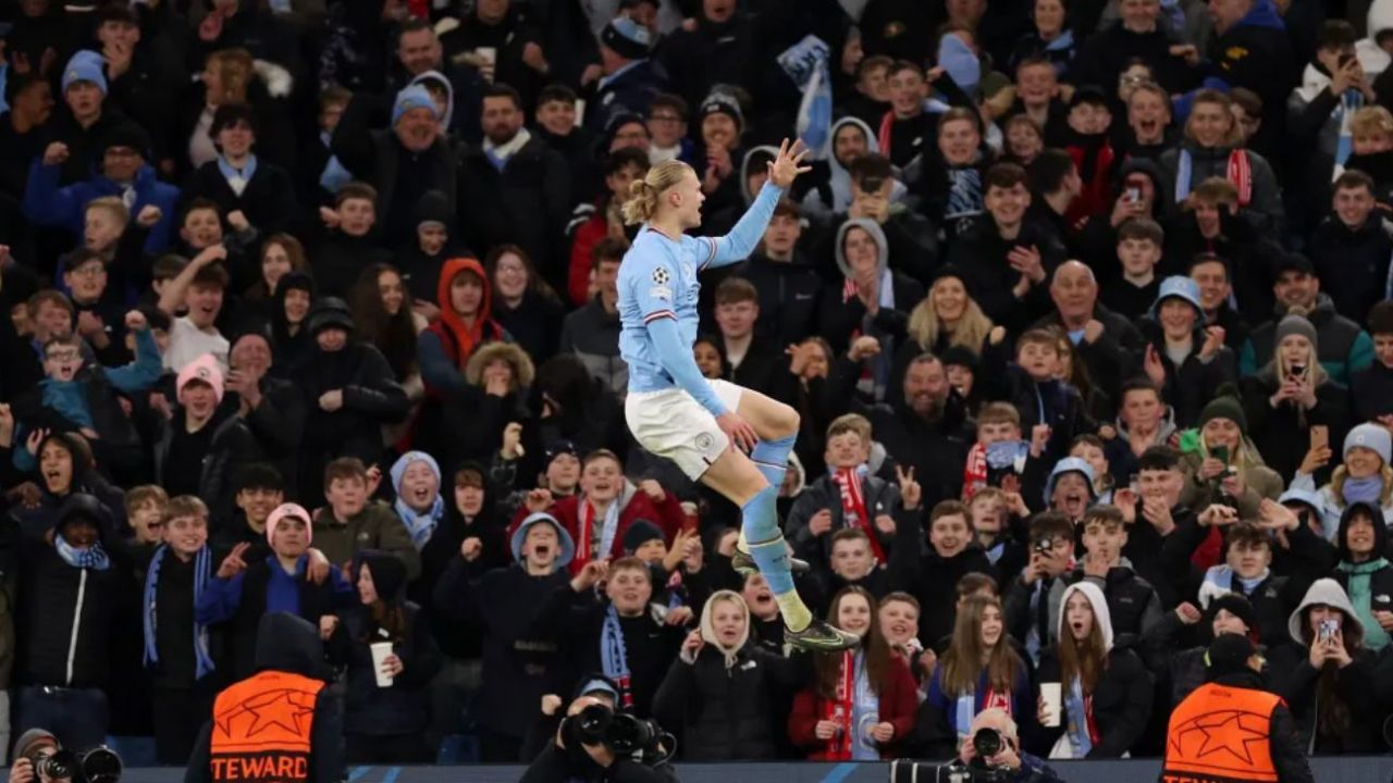 Halaand celebra uno de sus goles en el partido de ayer 