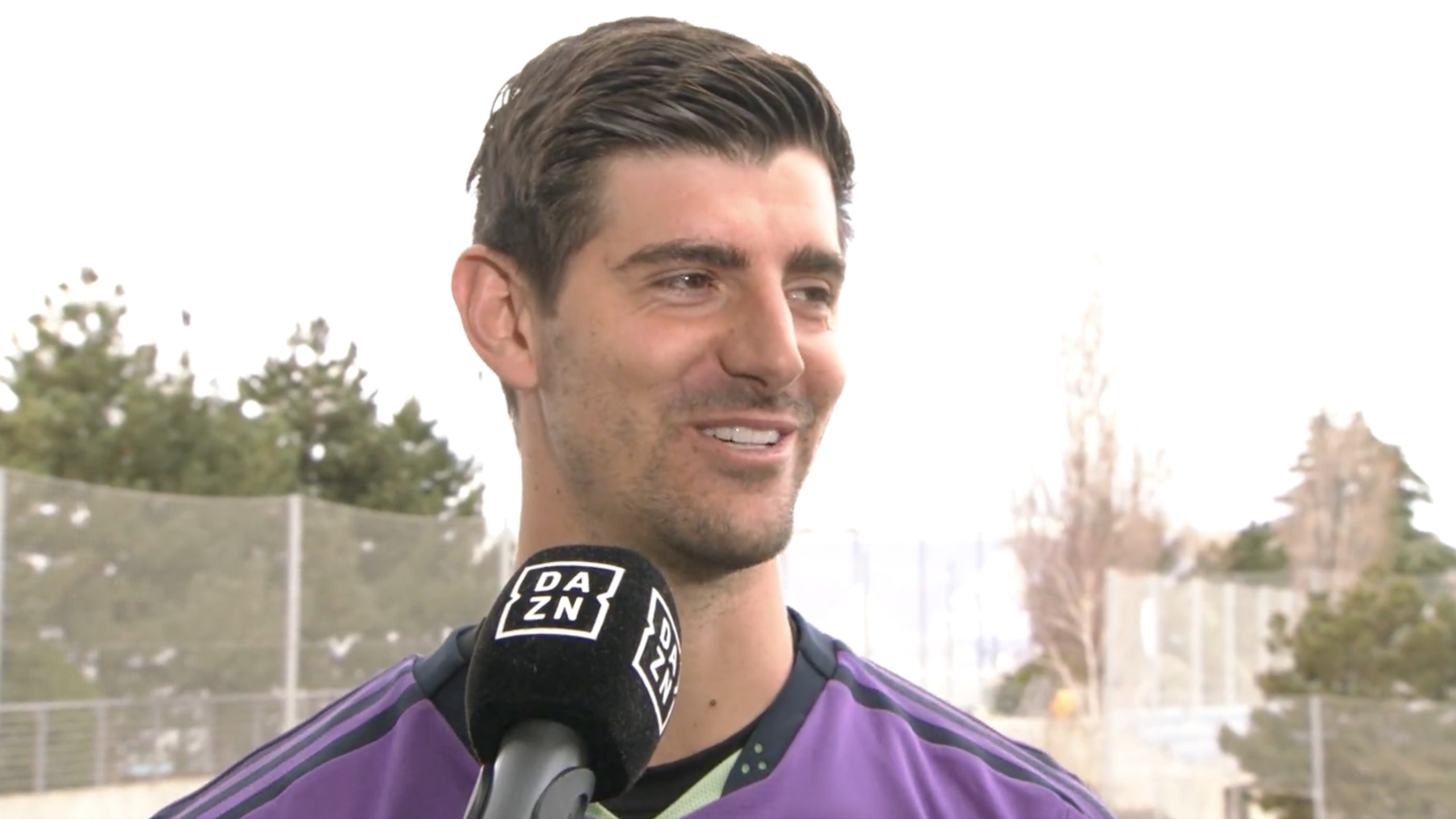 Thibaut Courtois atendiendo a los micrófonos de DAZN Thibaut Courtois atendiendo a los micrófonos de DAZN
