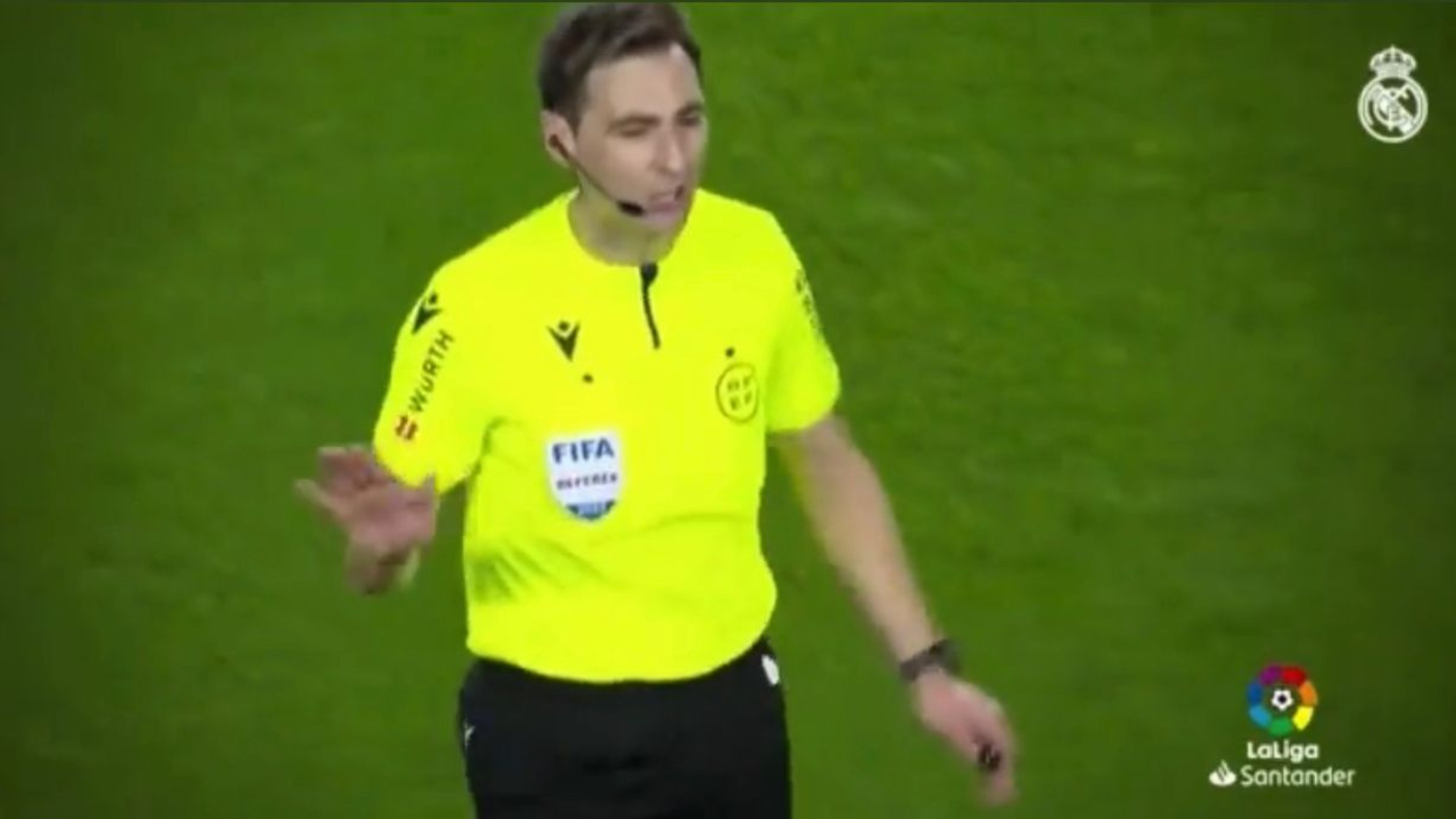 De Burgos Bengoetxea fue el colegiado del clásico 