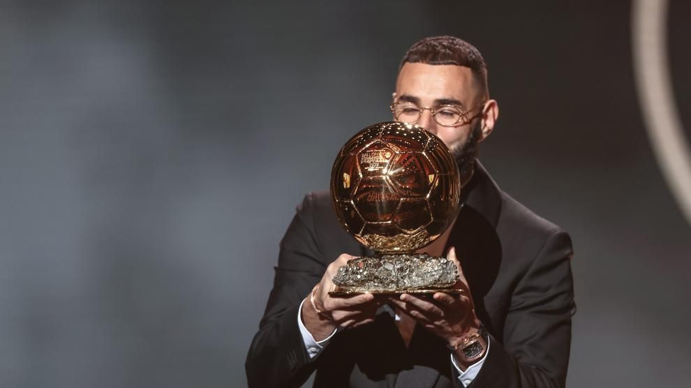 benzema con el balon de oro