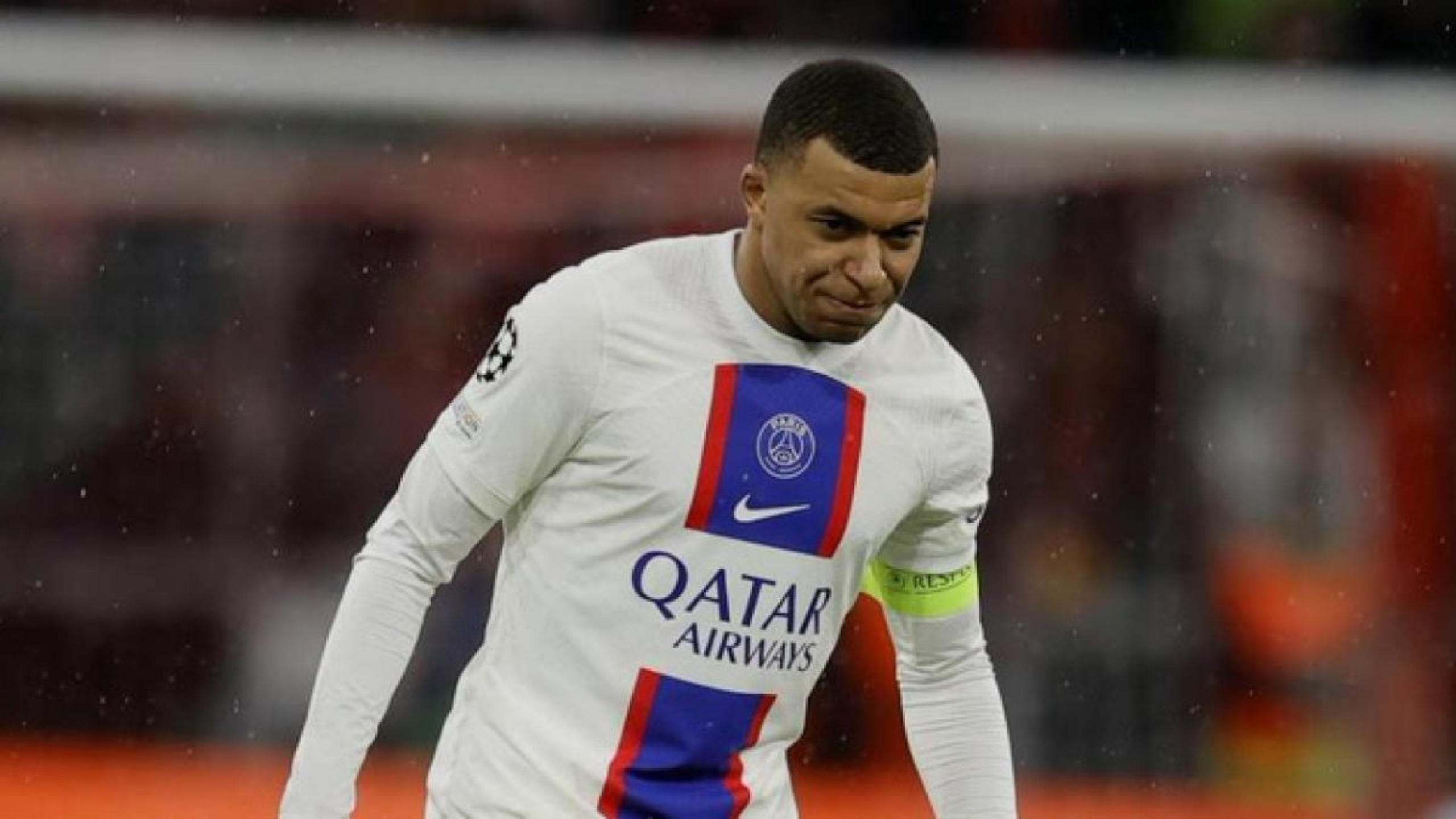 Mbappé cabizbajo con el PSG está planteándose su salida Mbappé cabizbajo con el PSG está planteándose su salida