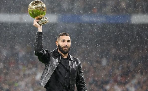 Karim Benzema con el Balón de Oro Karim Benzema con el Balón de Oro