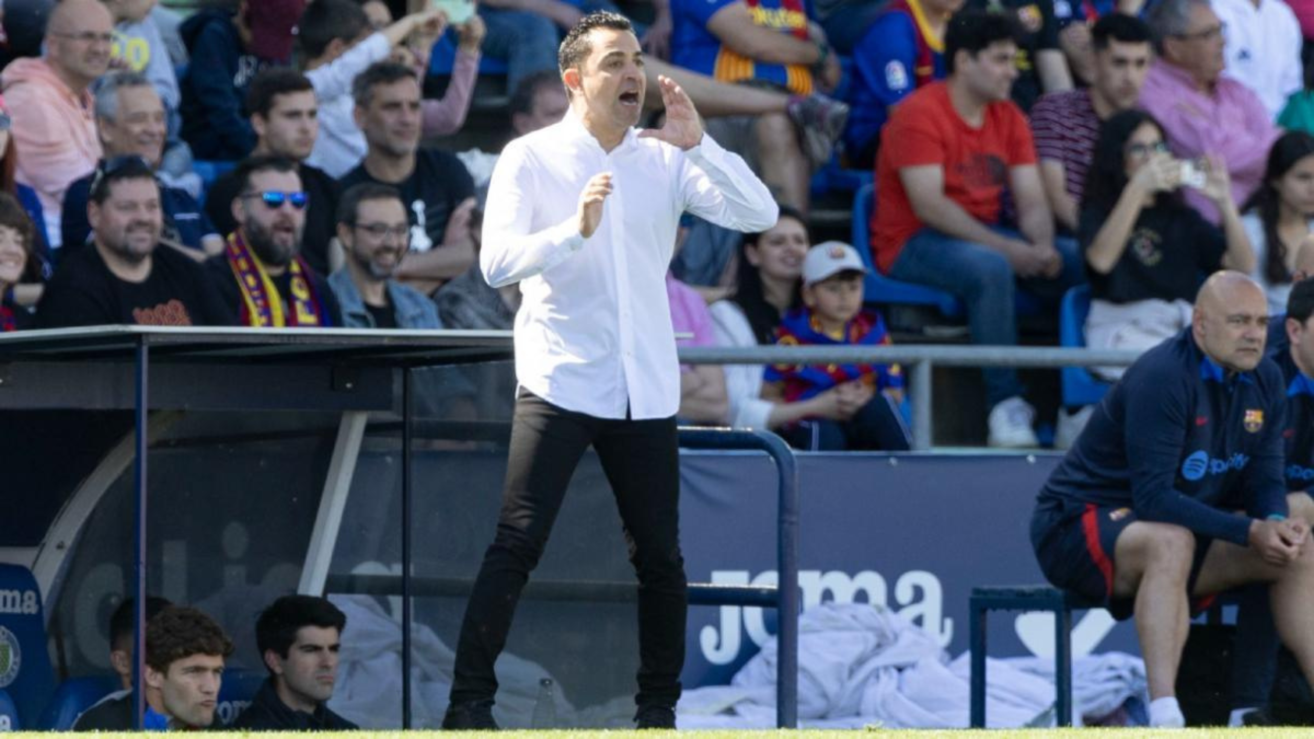 Xavi se desgañitaba desde el banquillo del Coliseum 