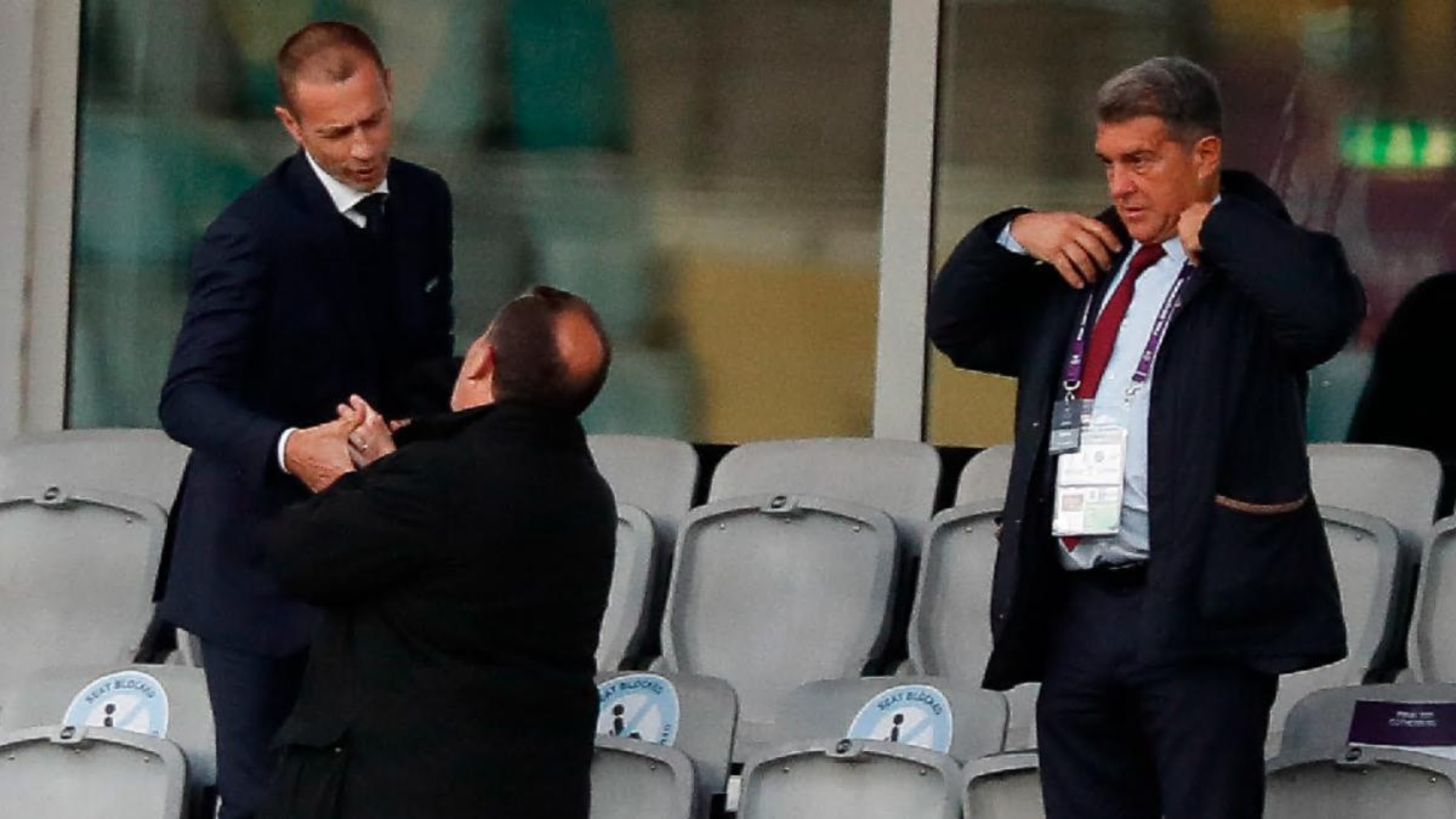 Laporta se podría haber metido en un gran apuro si le castiga la UEFA Laporta se podría haber metido en un gran apuro si le castiga la UEFA