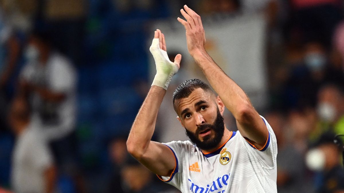 ¿Por qué juega con la mano vendada Karim Benzema?