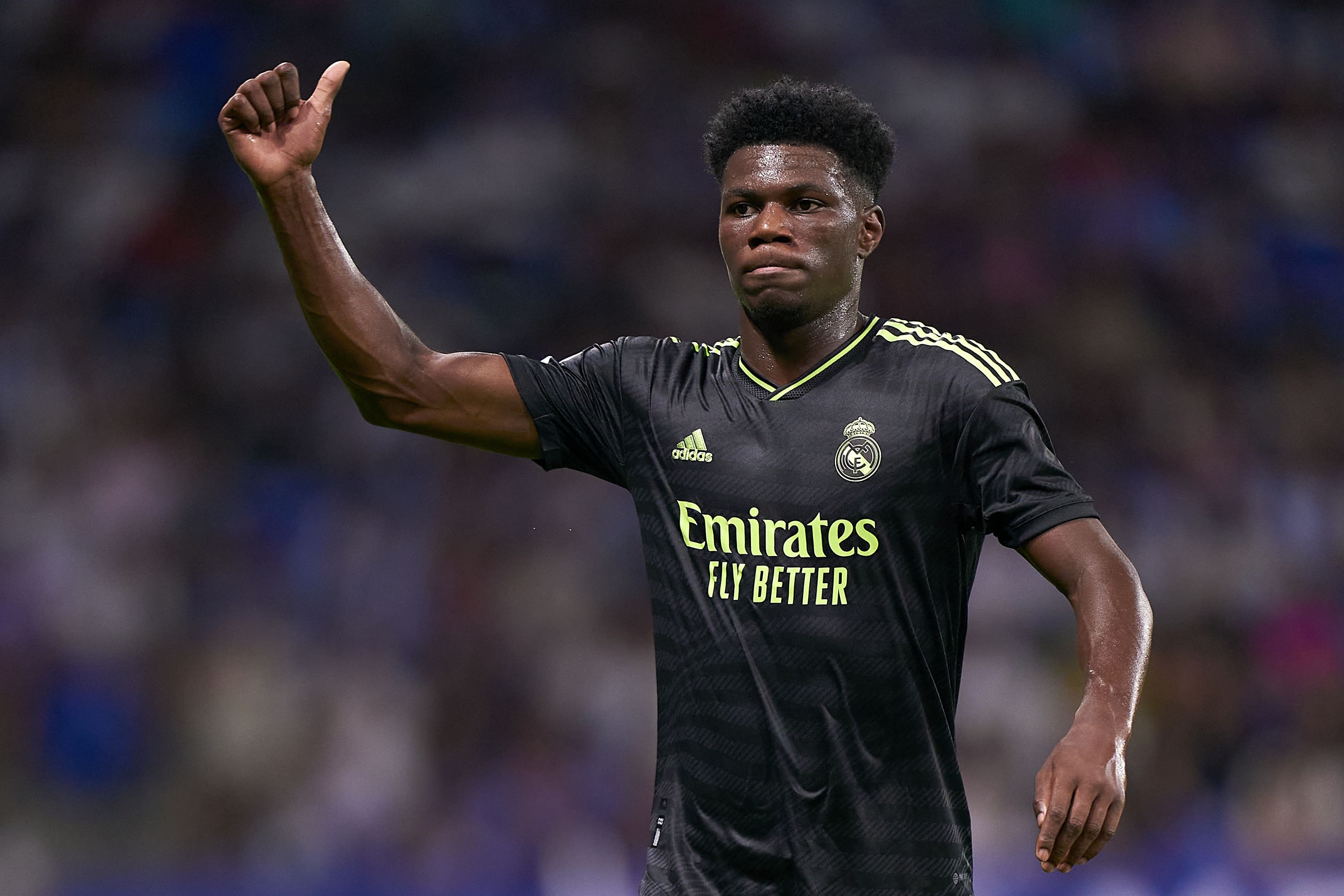 Aurélien Tchoauméni en un partido con el Real Madrid