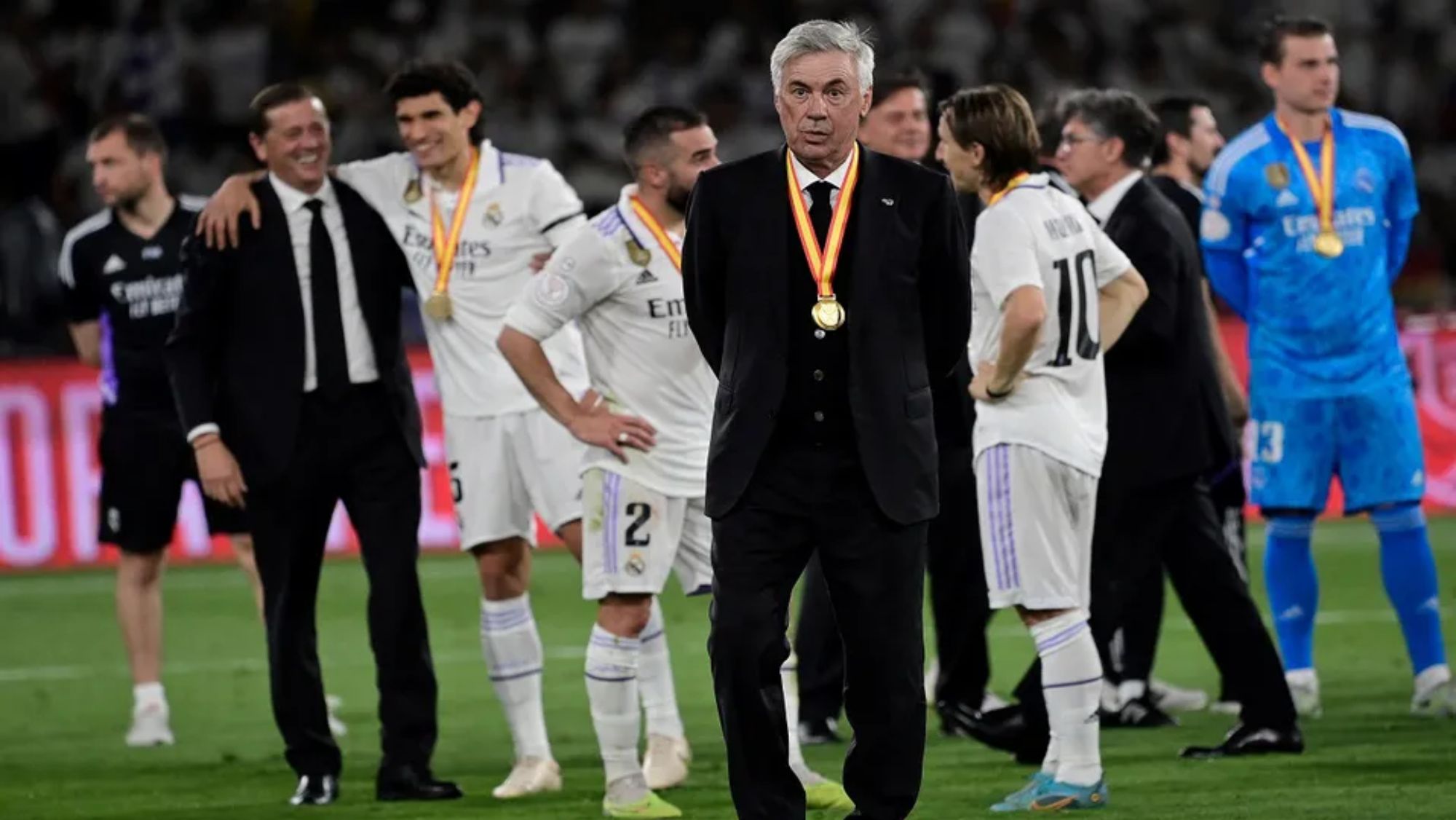 Hubo cena de equipo del Real Madrid tras conseguir la final de la Copa del Rey, con discurso de Ancelotti y bronca de Benzema. Hubo cena de equipo del Real Madrid tras conseguir la final de la Copa del Rey, con discurso de Ancelotti y bronca de Benzema.