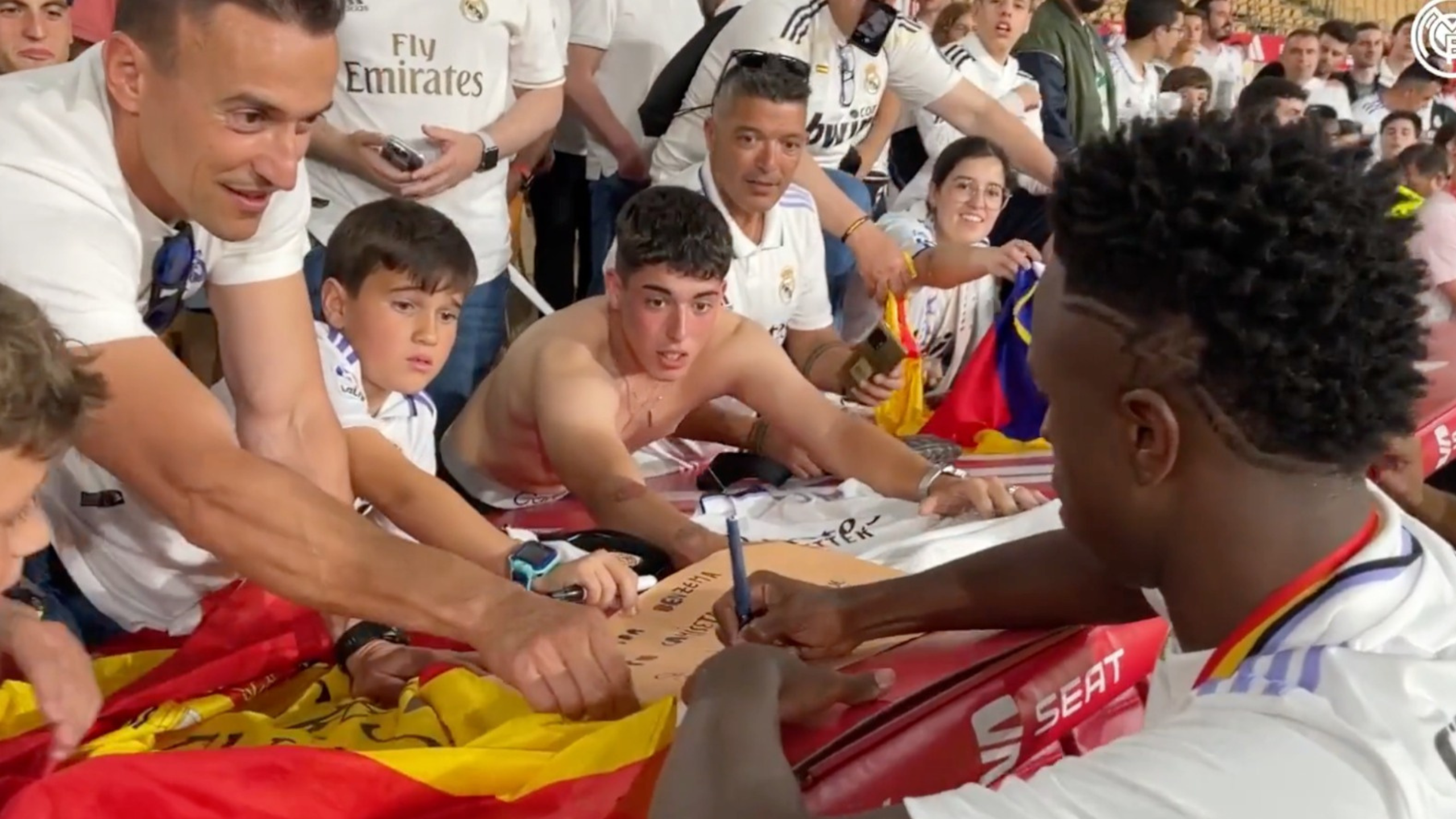 Vinicius sorprendía a todos por igual en La Cartuja Vinicius sorprendía a todos por igual en La Cartuja