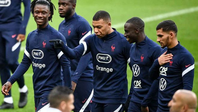 Mbappé y Camavinga, en un entrenamiento con Francia