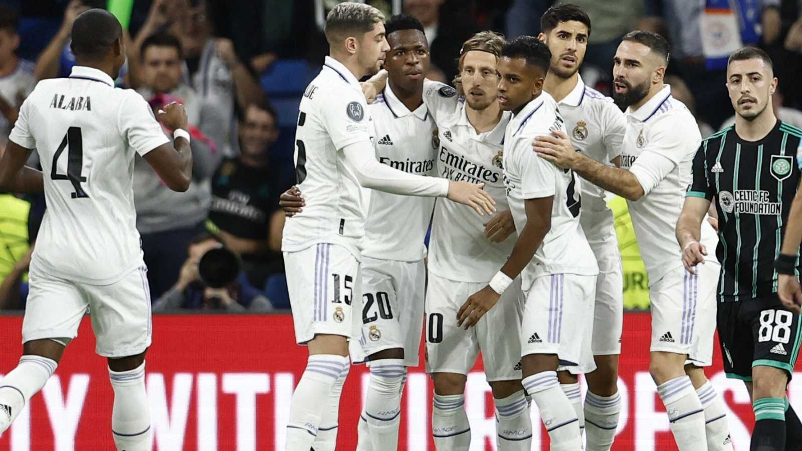 El Real Madrid celebra su pase de Champions como primeros de grupo