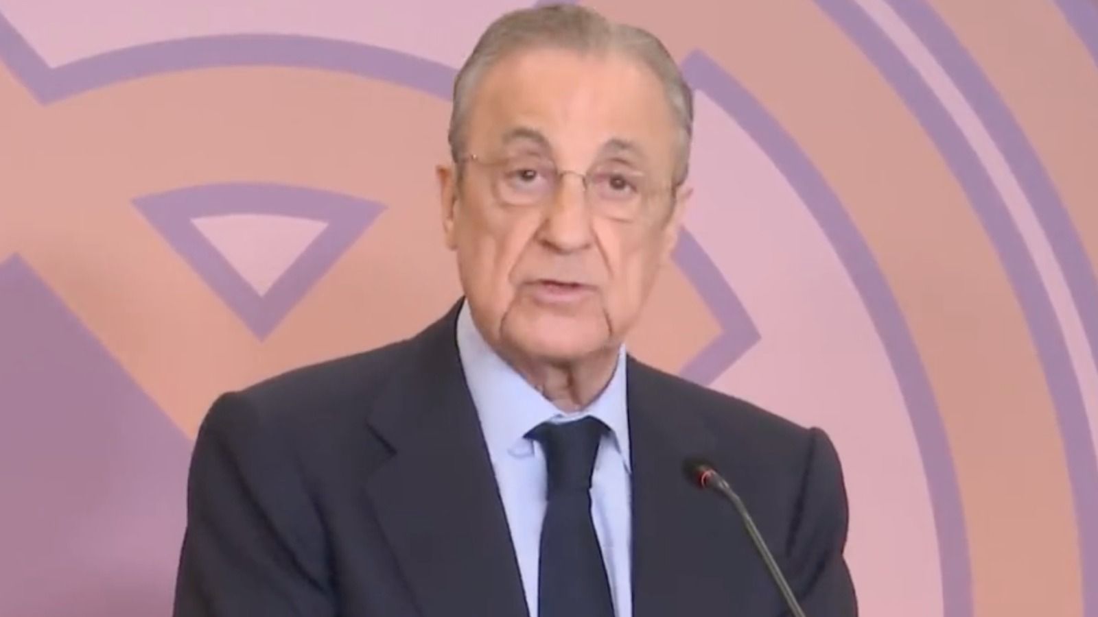 Florentino defiende a Vinicius y también apunta a los árbitros: "Hay que c..." Florentino defiende a Vinicius y también apunta a los árbitros: "Hay que c..."