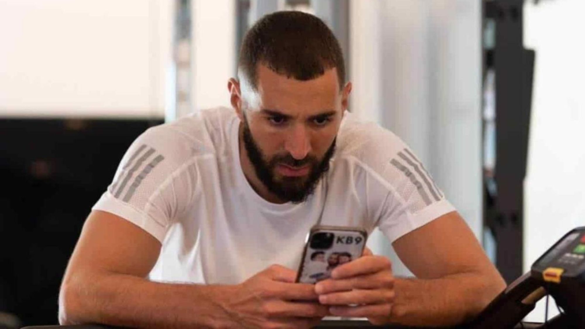 Benzema publica una misteriosa frase con su futuro en el aire: "Gracias..."