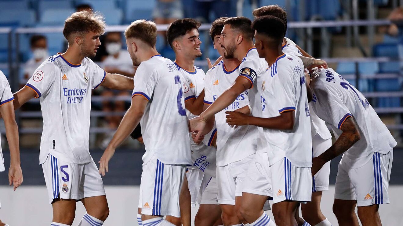 El filial del Madrid celebrando un gol.