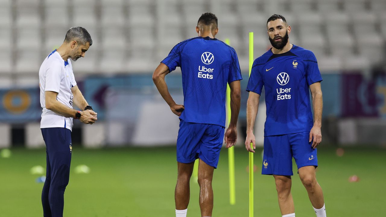 Benzema entrenando días atrás con la selección francesa