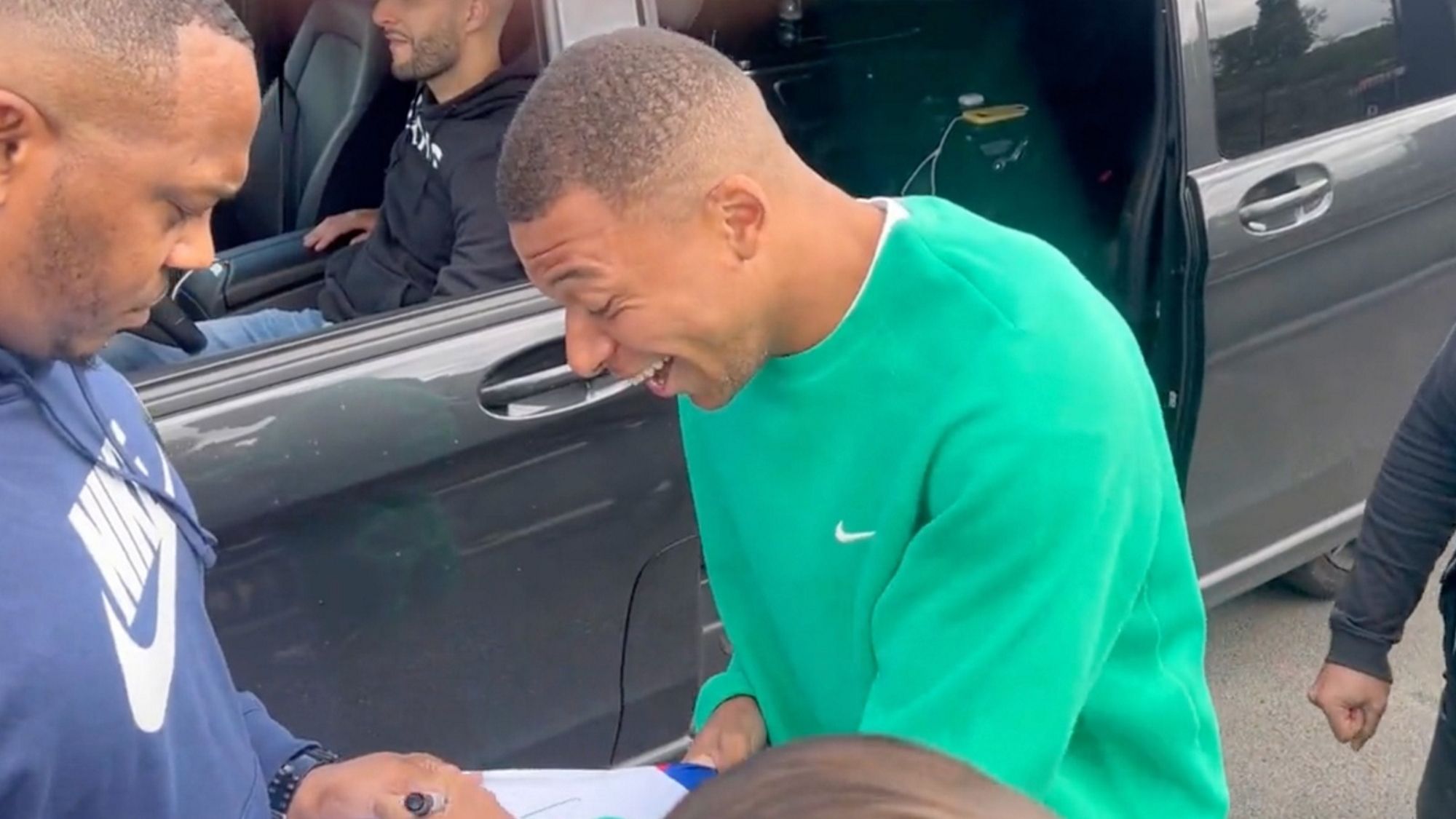 Suena a despedida la reacción de Mbappé antes de firmar por el Real Madrid