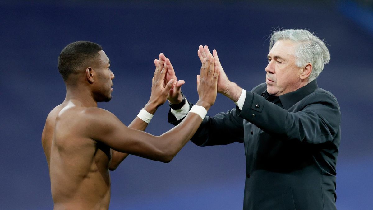 Carlo Ancelotti y David Alaba tras el partido entre Austria e Italia
