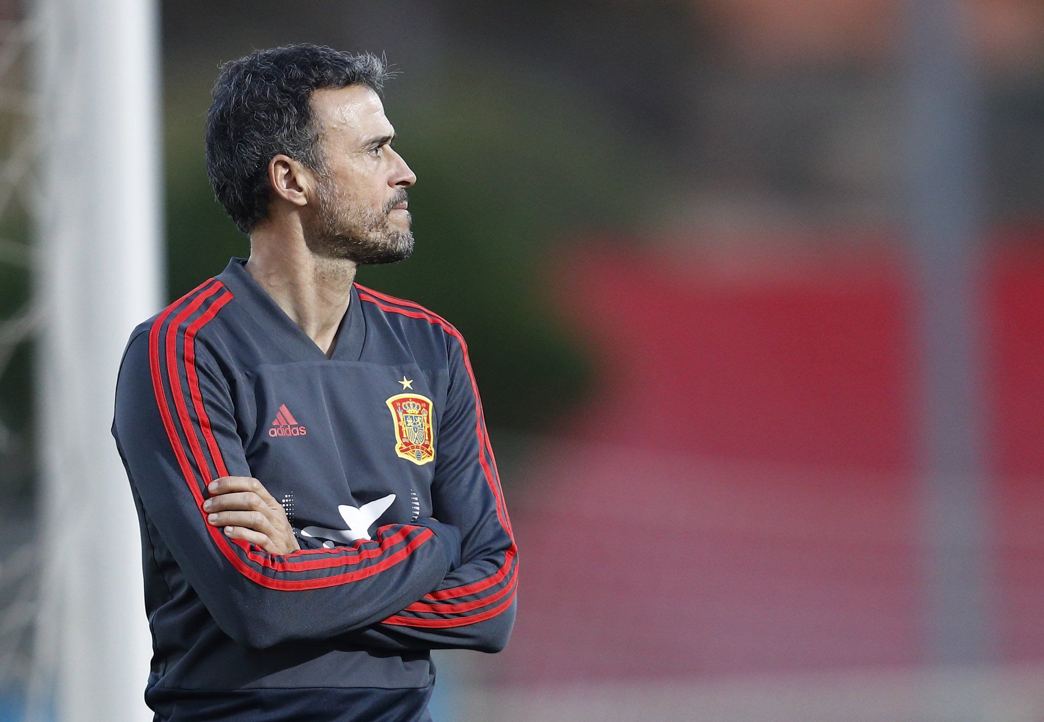 Luis Enrique da órdenes a sus jugadores como seleccionador