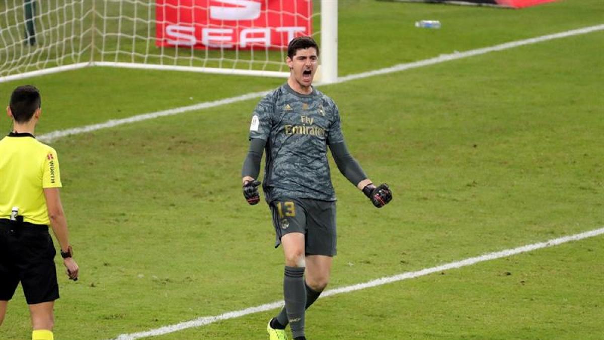 Thibaut Courtois celebra un penalti atajado