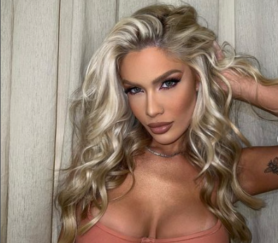 Karoline Lima y uno de sus posados más seductores 
