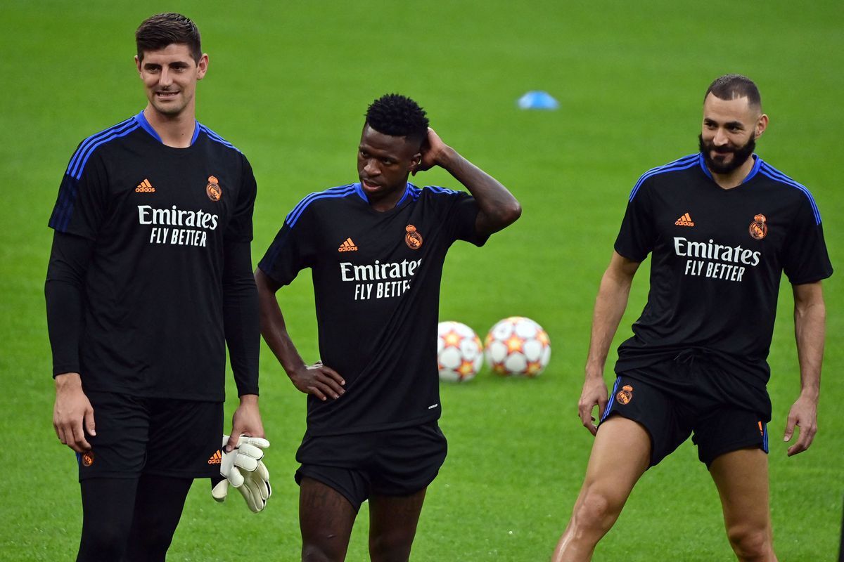 Thibaut Courtois y Karim Benzema son compañeros en el Real Madrid
