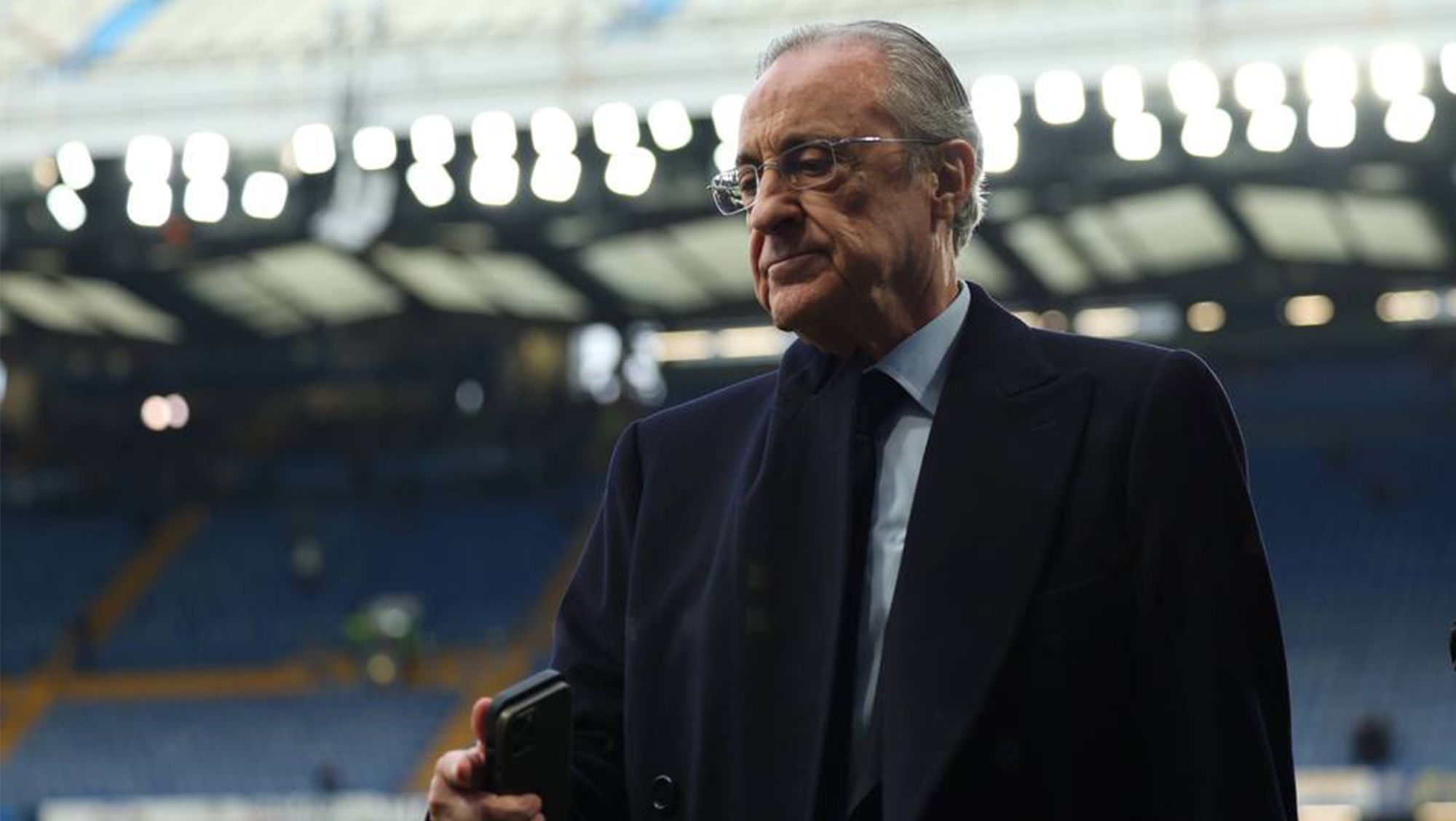 Florentino Pérez asume que ha perdido a este delantero de élite: oferta insuperable Florentino Pérez asume que ha perdido a este delantero de élite: oferta insuperable