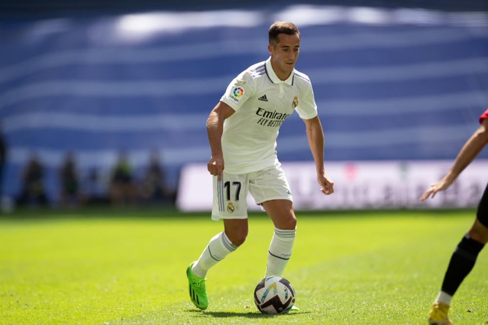 Lucas Vázquez controla el esférico en el Real Madrid