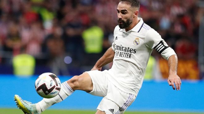 Dani Carvajal controla un balón con el Real Madrid antes de ir convocado con la Selección para el Mundial