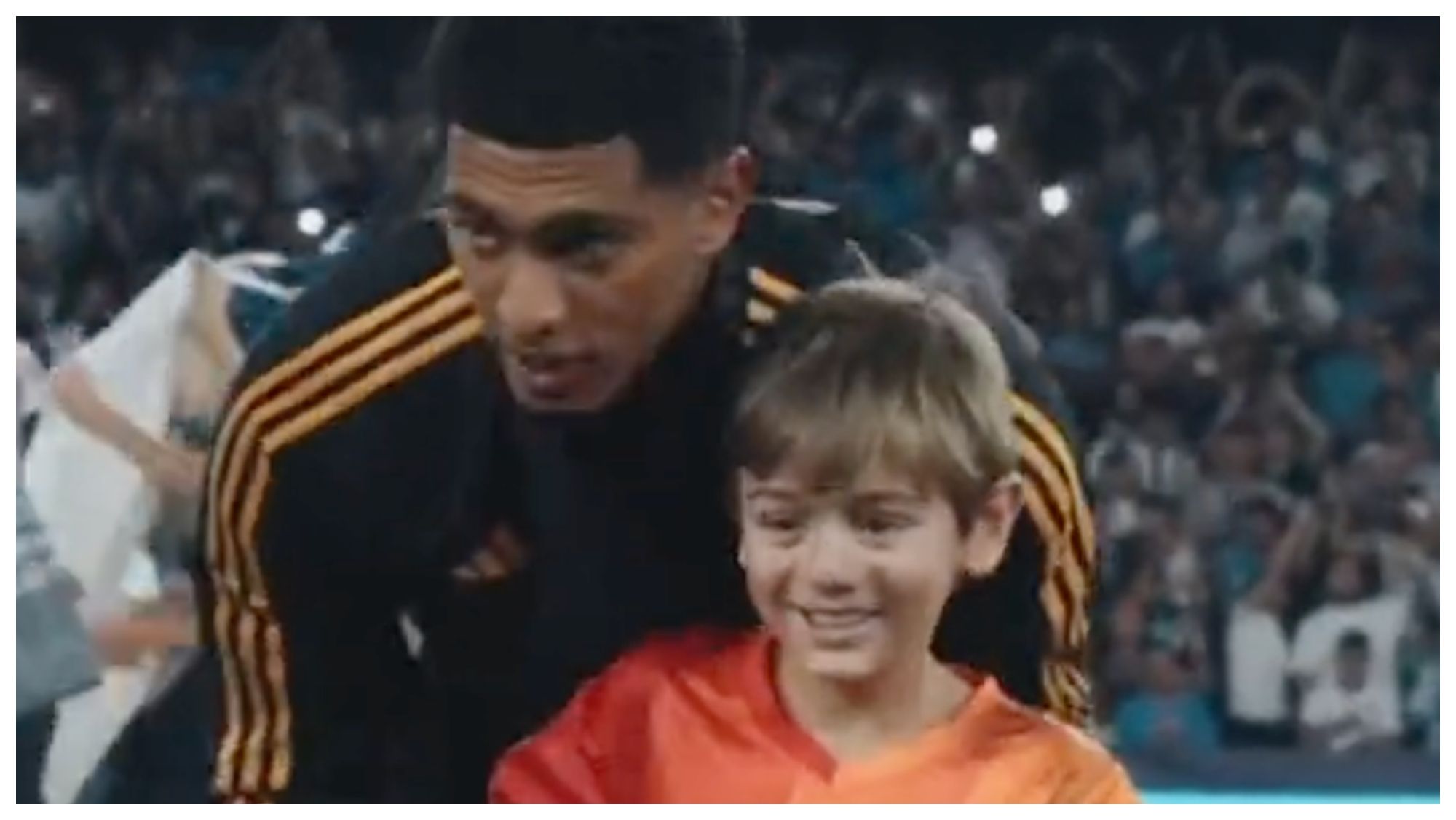 El detallazo de Bellingham con un niño que no se vio en TVpura grandeza El detallazo de Bellingham con un niño que no se vio en TVpura grandeza