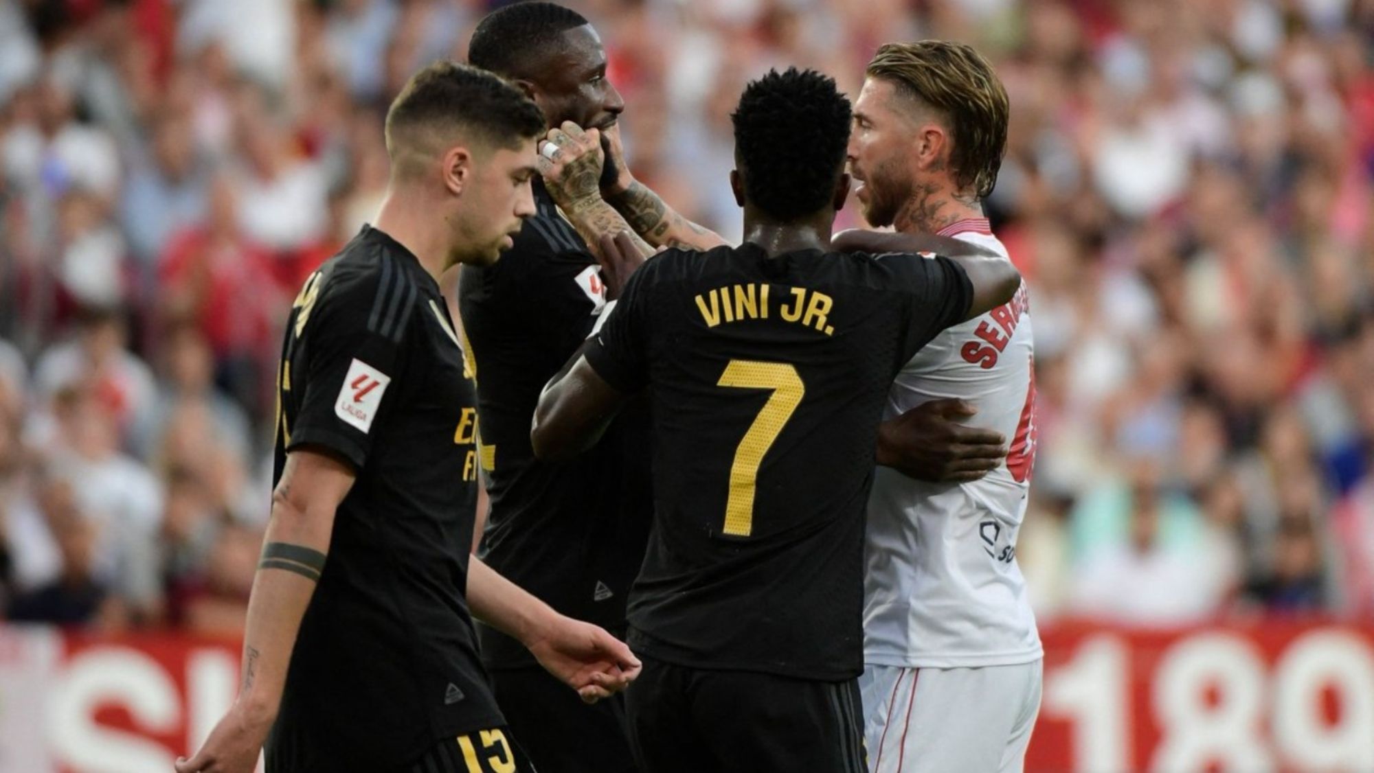 Los 5 jugadores del Real Madrid a los que abrazó Sergio Ramos: 6 sólo se llevaron la mano Los 5 jugadores del Real Madrid a los que abrazó Sergio Ramos: 6 sólo se llevaron la mano