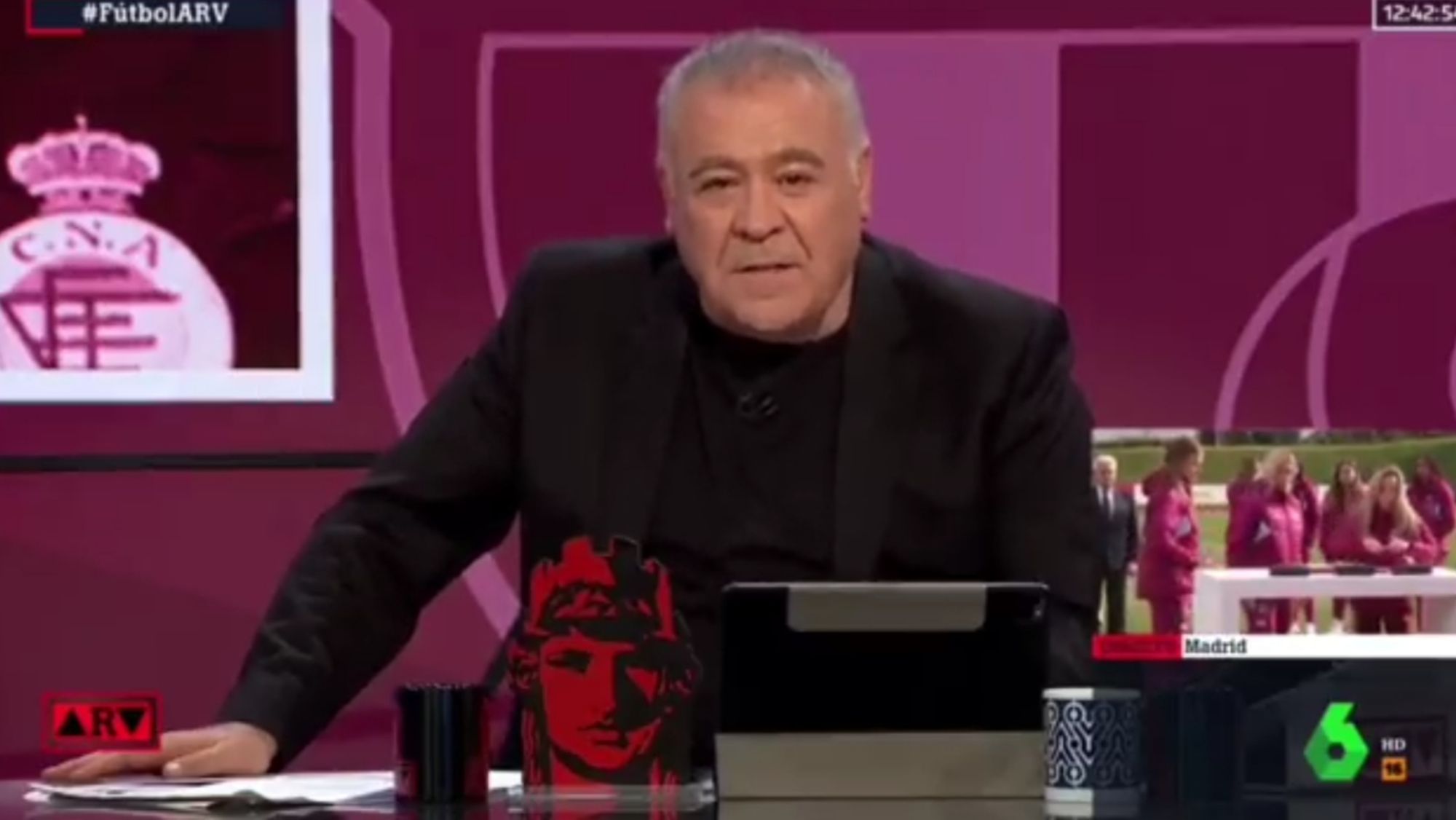 Ferreras saca el látigo, destroza a Laporta, y pide la dimisión de los árbitros: “Siguen los m…” Ferreras saca el látigo, destroza a Laporta, y pide la dimisión de los árbitros: “Siguen los m…”