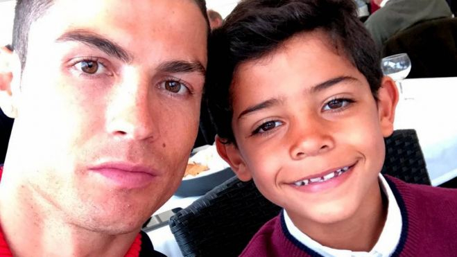 Cristiano Ronaldo con su hijo
