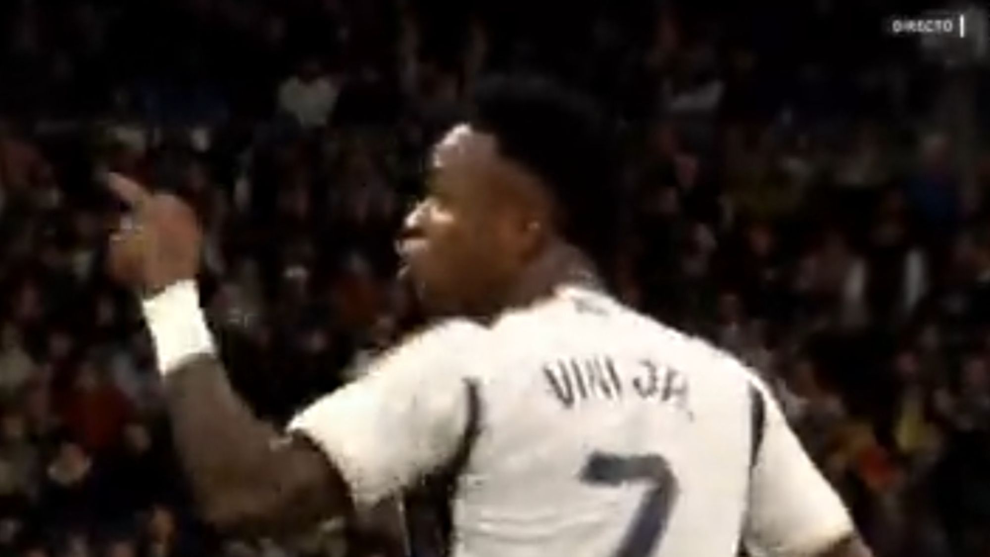 Vinicius Jr, frustrado tras el empate se fue a por el portero del Rayo: “Tú y yo f….” Vinicius Jr, frustrado tras el empate se fue a por el portero del Rayo: “Tú y yo f….”