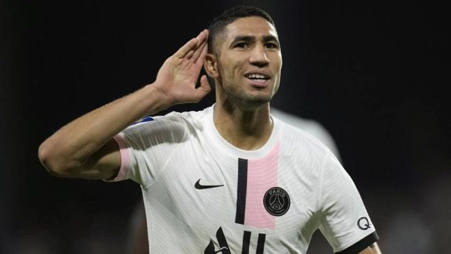 Achraf defiende la camiseta del PSG