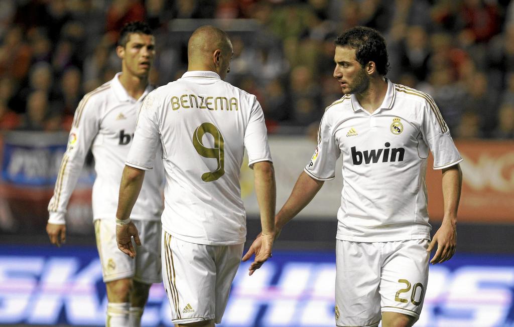 Gonzalo Higuaín se interpone en la conexión de Marcelo con la BBC