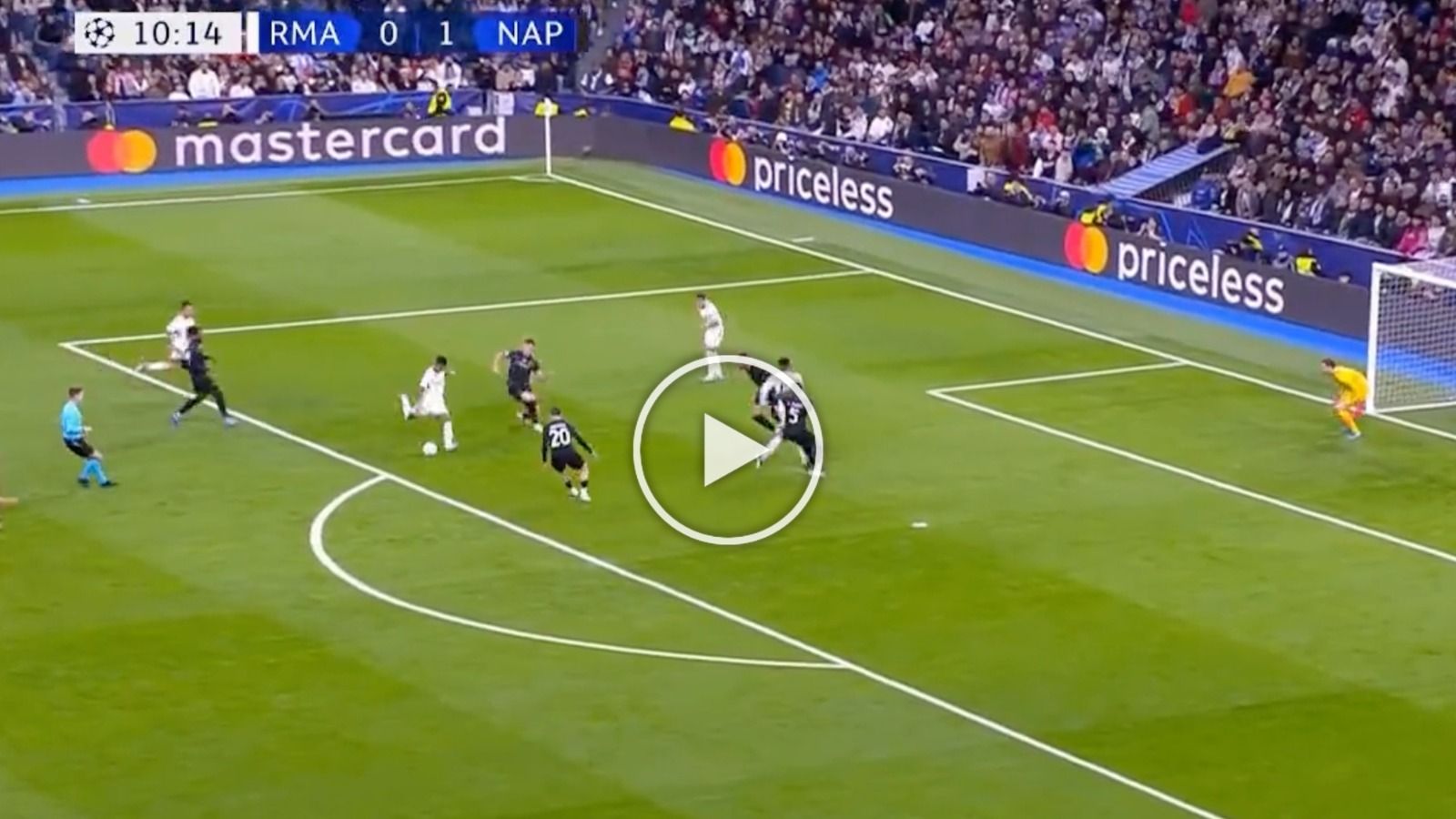 Rodrygo inicia la remontada al Nápoles con un golazo por la escuadra: vean dónde la puso Rodrygo inicia la remontada al Nápoles con un golazo por la escuadra: vean dónde la puso