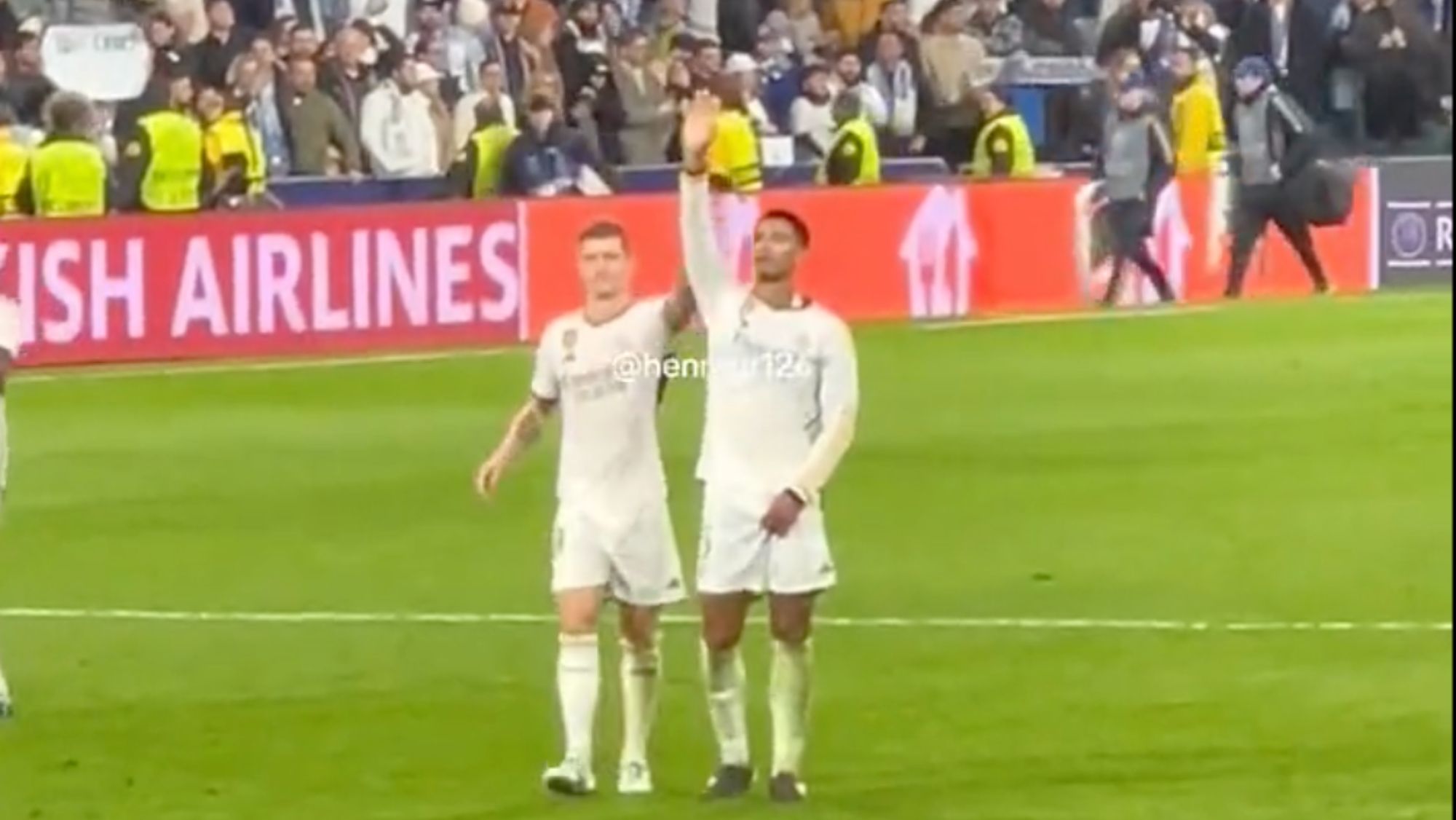 El divertido vacile de Kroos a Bellingham que no se vio en TVno se lo esperaba