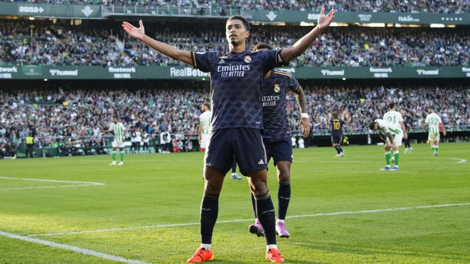 Desvelan la verdadera razón por la que Bellingham mandó a callar a un aficionado del Betis Desvelan la verdadera razón por la que Bellingham mandó a callar a un aficionado del Betis