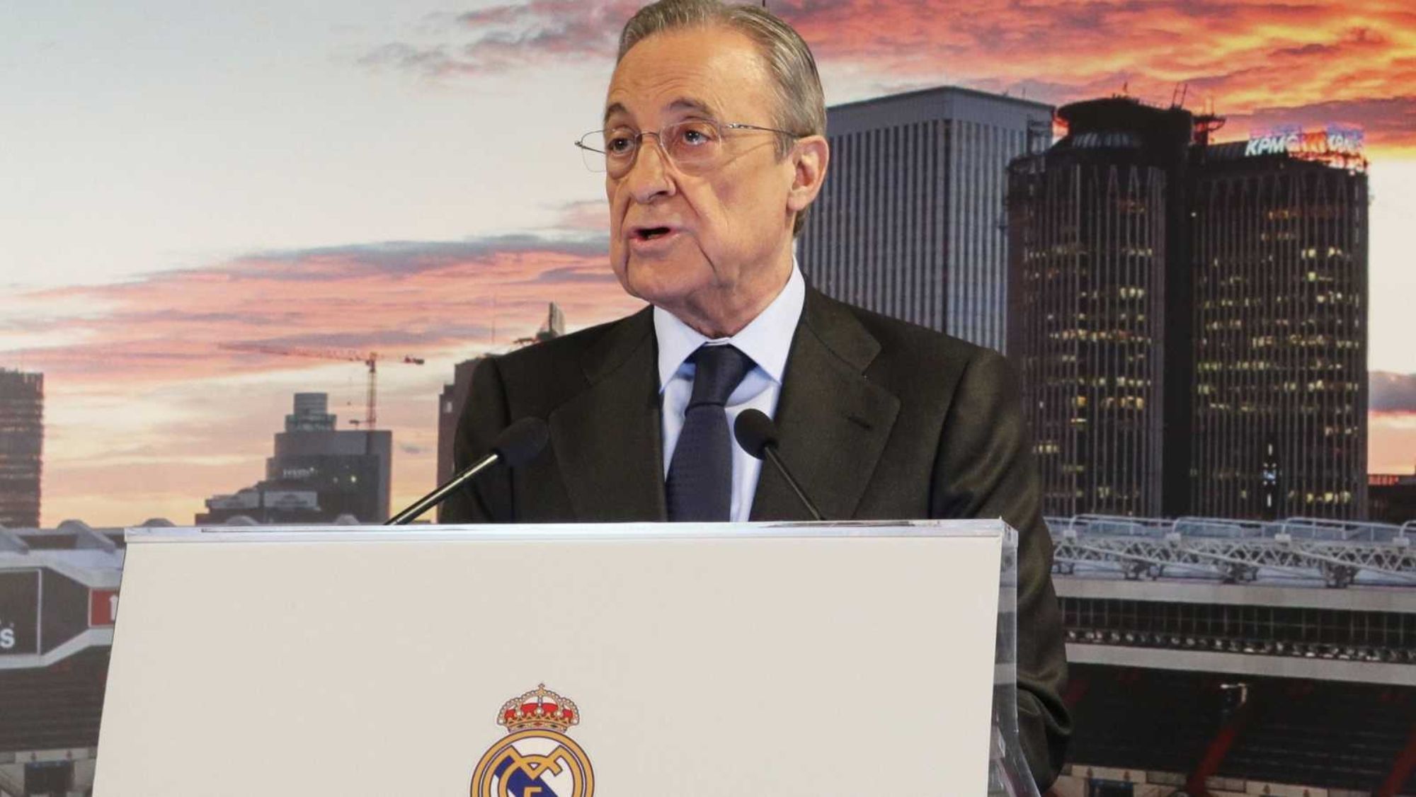 El Real Madrid desvela la solución para arreglar la fachada del nuevo Santiago Bernabéu El Real Madrid desvela la solución para arreglar la fachada del nuevo Santiago Bernabéu