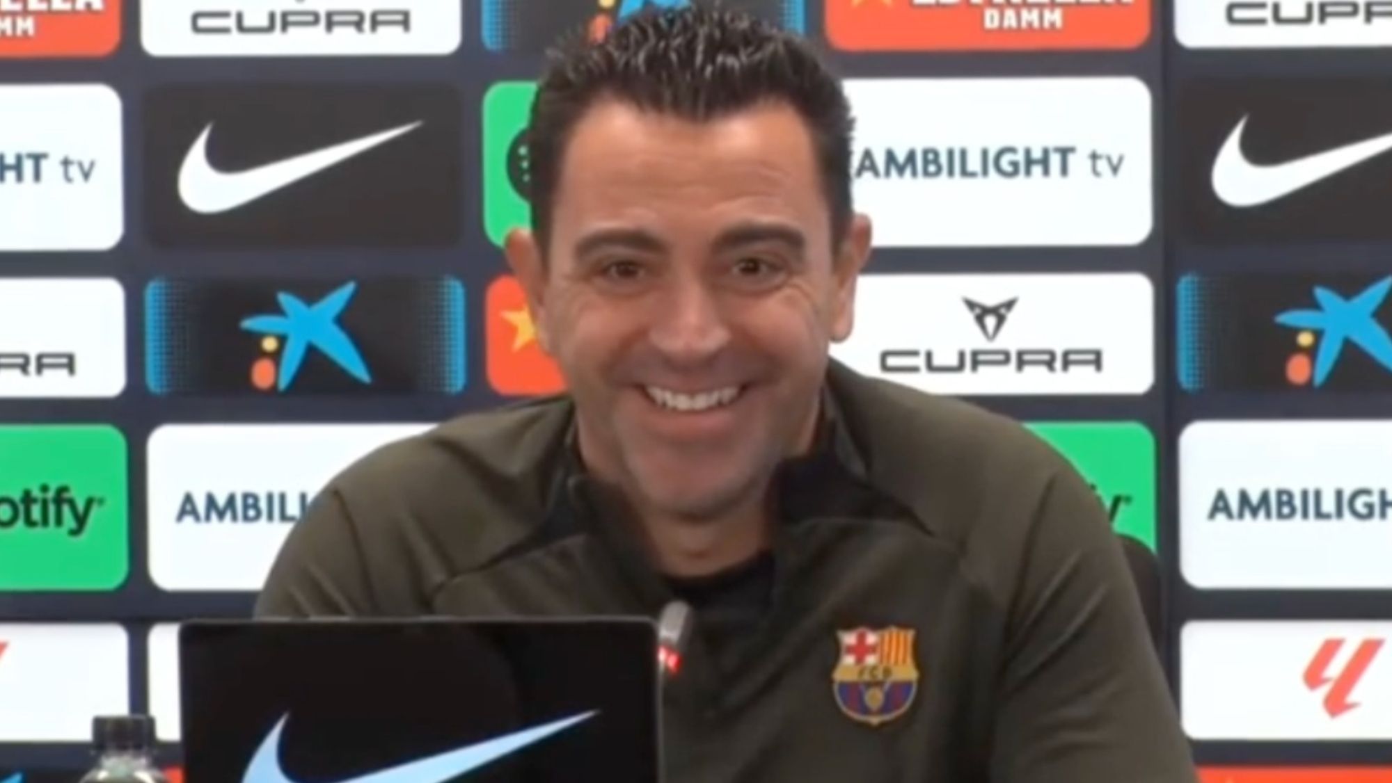 El vacile de Xavi a un periodista por el nuevo fichaje del Barça Te has p...