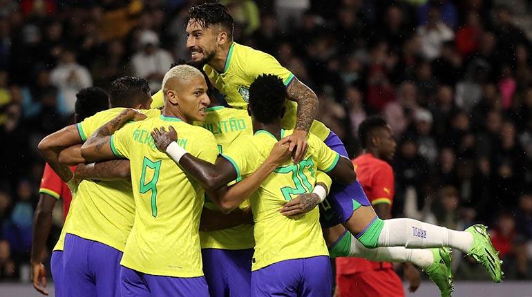 La selección de Brasil celebra uno de sus goles en este Mundial